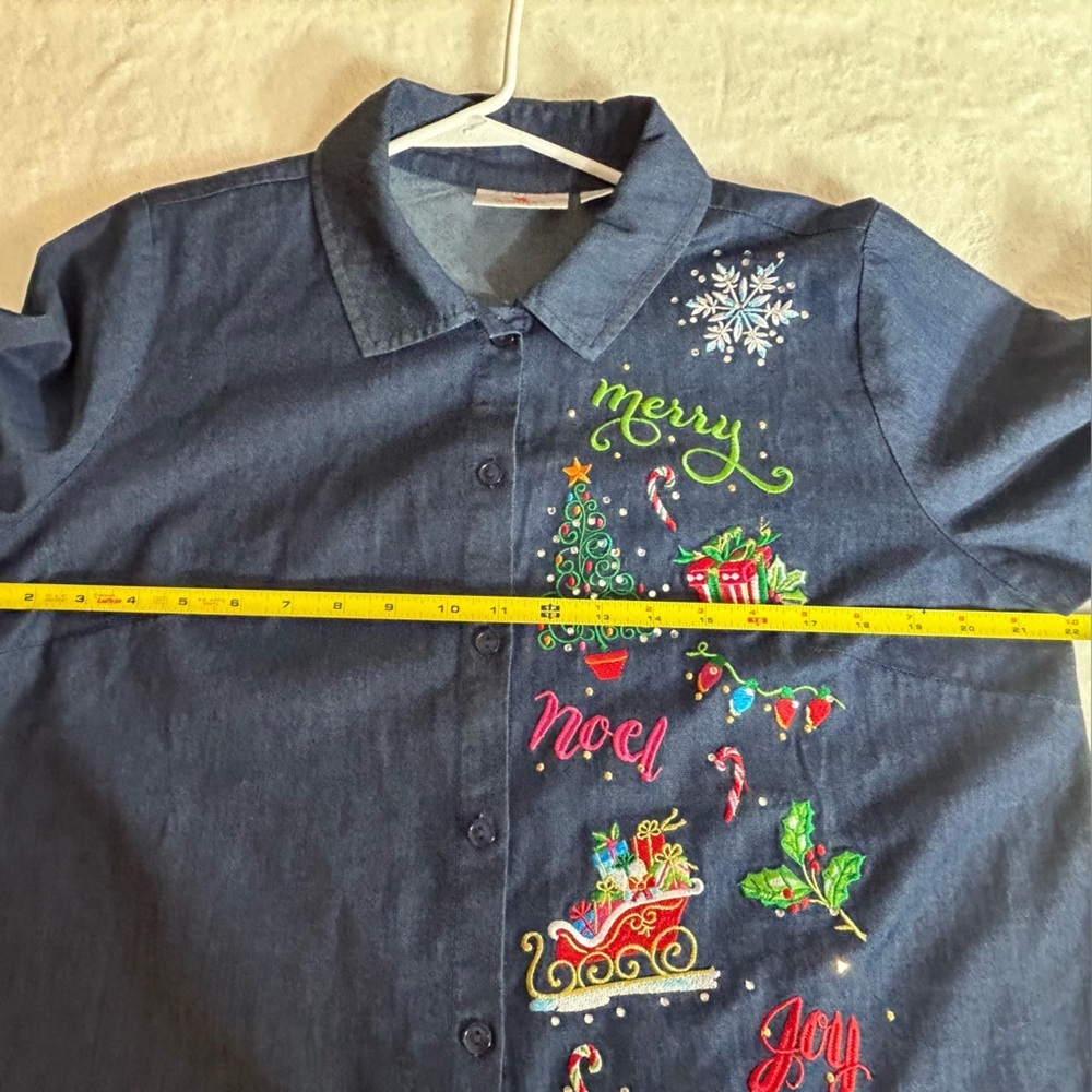 Quacker Factory Navy Lightweight Denim Button Blouse Christmas Embroidery Size M - Picture 12 of 13